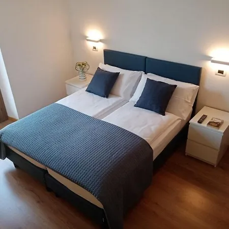 לינה וארוחת בוקר Casa Nataly 2*