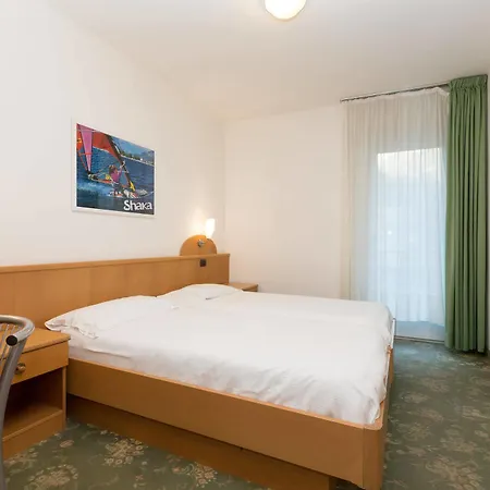 לינה וארוחת בוקר Casa Nataly 2*